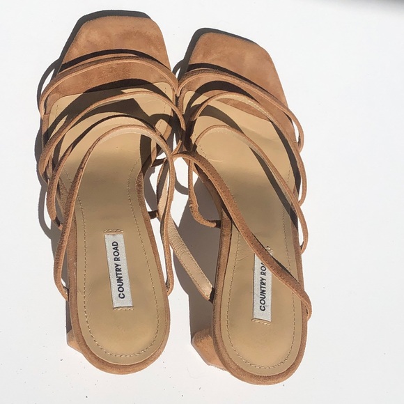 Country Road Shoes - NEAR NEW COUNTRY ROAD Size 39 Tan Suede Cuban block heels